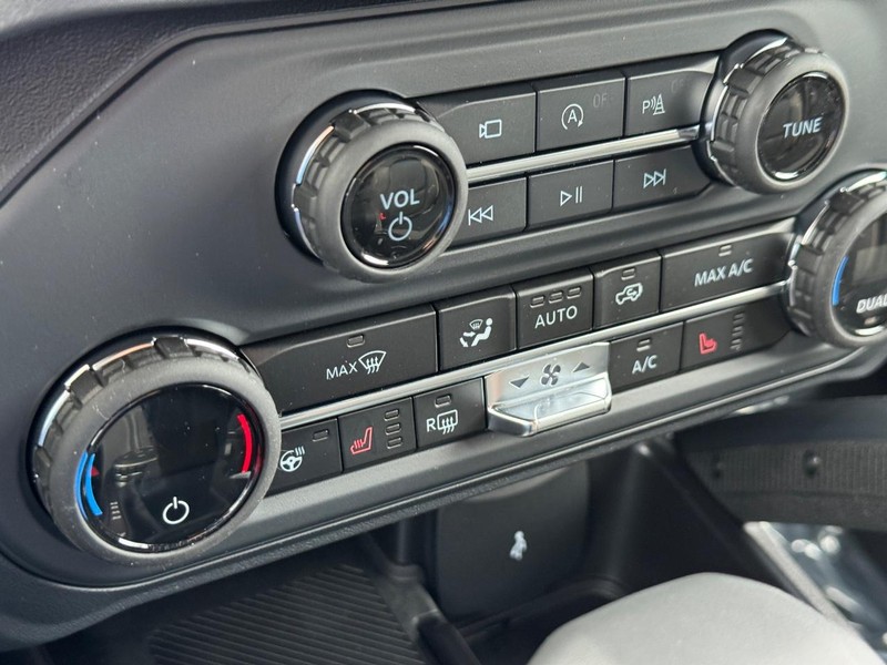 Ford Bronco Vehicle Full-screen Gallery Image 24