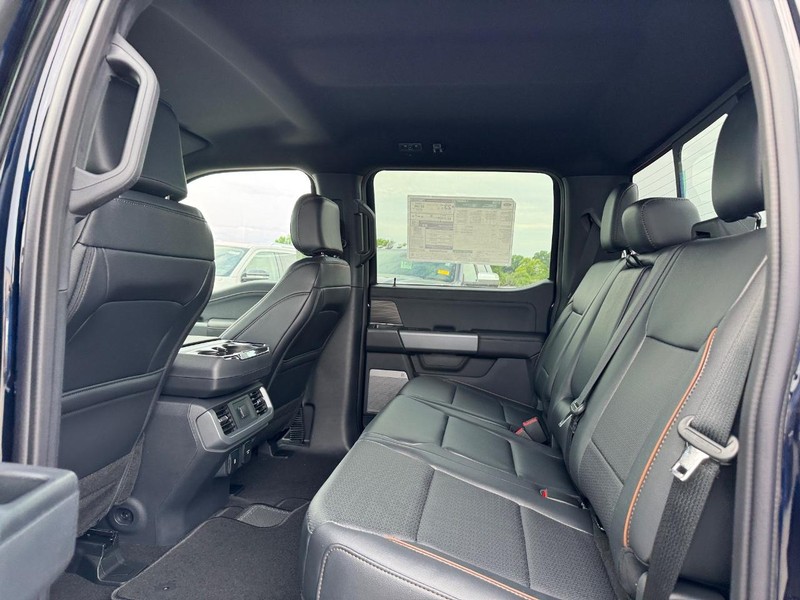Ford F-150 Vehicle Full-screen Gallery Image 12