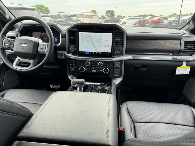 Ford F-150 Vehicle Full-screen Gallery Image 14