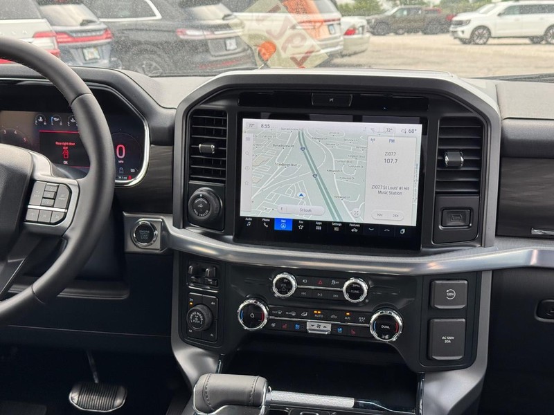 Ford F-150 Vehicle Full-screen Gallery Image 16