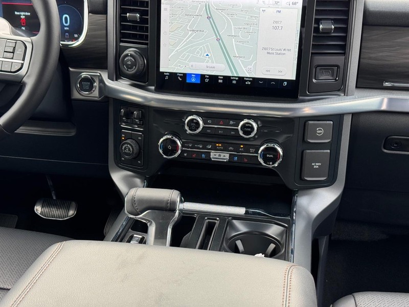 Ford F-150 Vehicle Full-screen Gallery Image 17