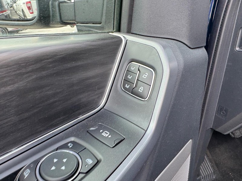 Ford F-150 Vehicle Full-screen Gallery Image 20