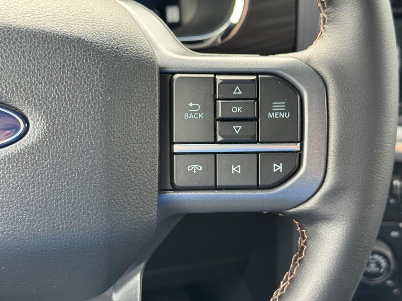 Ford F-150 Vehicle Full-screen Gallery Image 23
