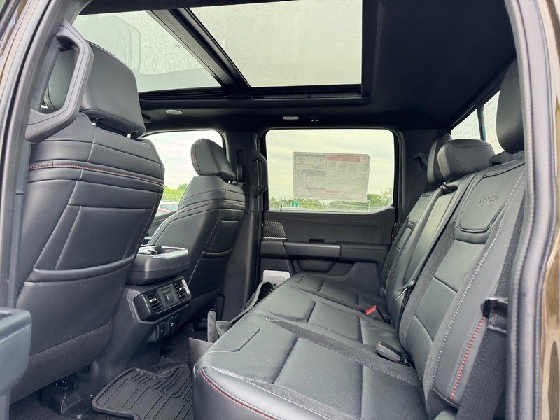 Ford F-150 Vehicle Full-screen Gallery Image 12