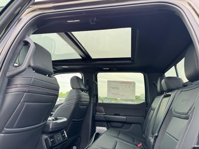 Ford F-150 Vehicle Full-screen Gallery Image 13