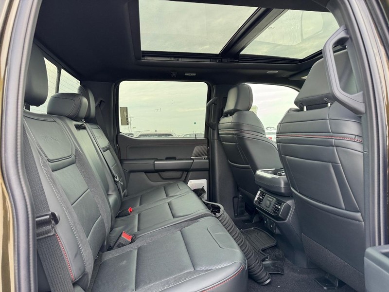 Ford F-150 Vehicle Full-screen Gallery Image 14