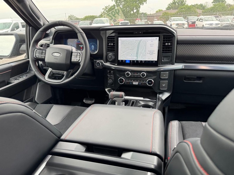 Ford F-150 Vehicle Full-screen Gallery Image 15