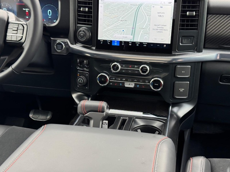 Ford F-150 Vehicle Full-screen Gallery Image 18