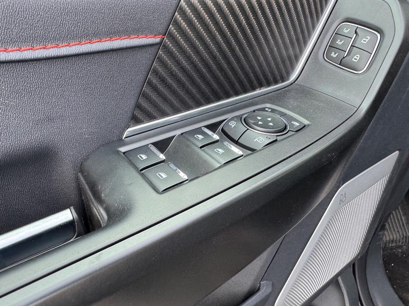 Ford F-150 Vehicle Full-screen Gallery Image 20