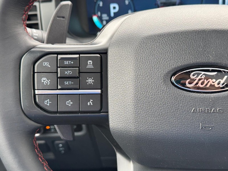 Ford F-150 Vehicle Full-screen Gallery Image 23