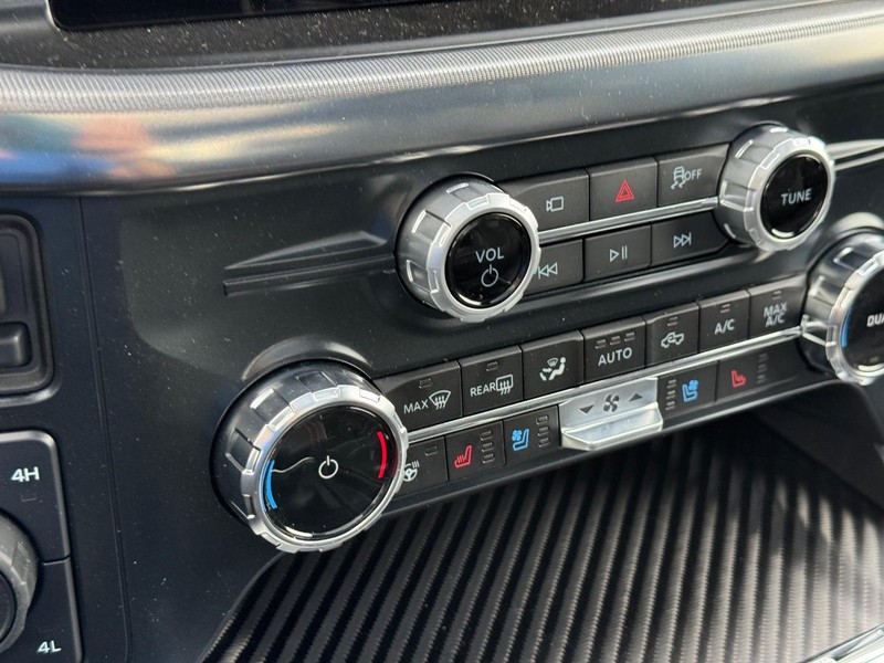 Ford F-150 Vehicle Full-screen Gallery Image 26