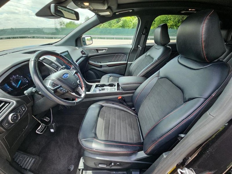 Ford Edge Vehicle Full-screen Gallery Image 04