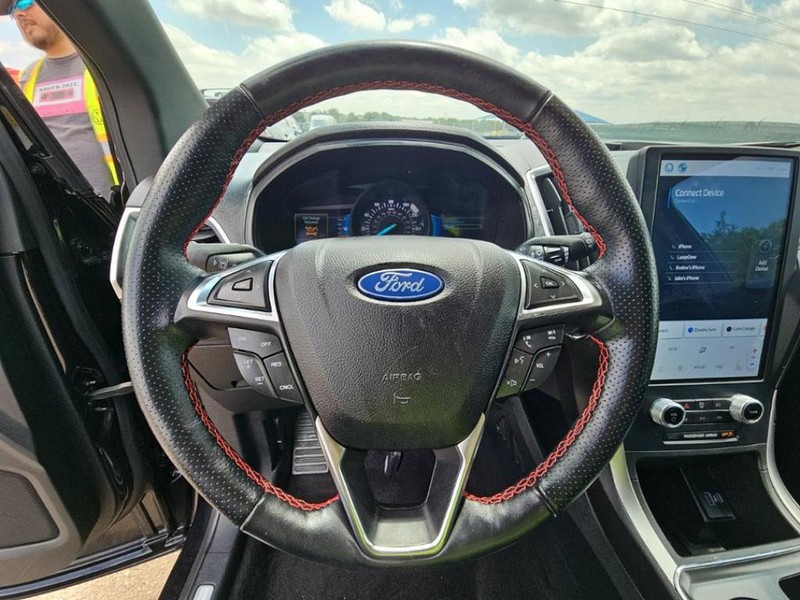 Ford Edge Vehicle Full-screen Gallery Image 05