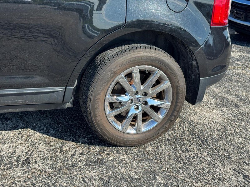 Ford Edge Vehicle Full-screen Gallery Image 11