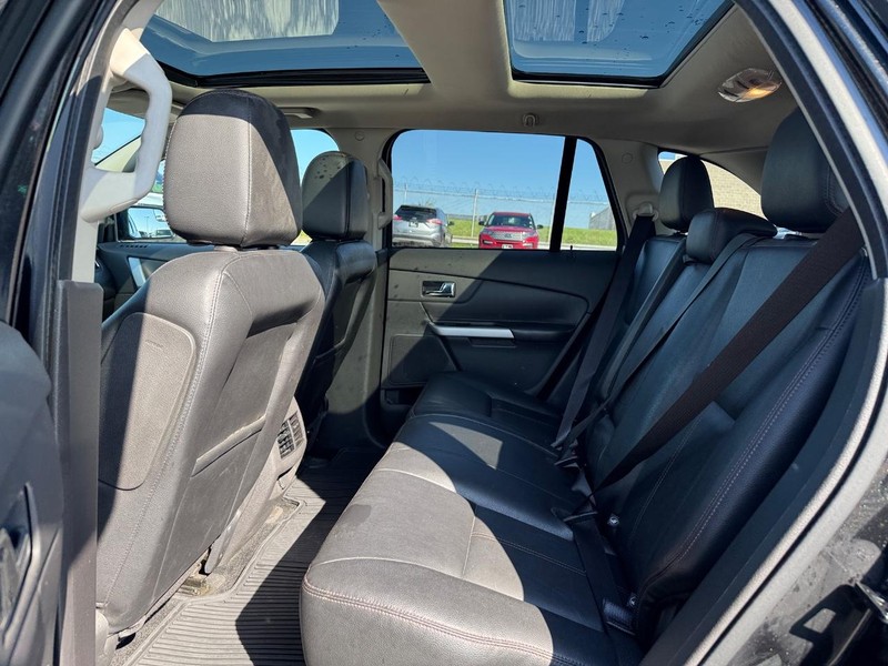 Ford Edge Vehicle Full-screen Gallery Image 12