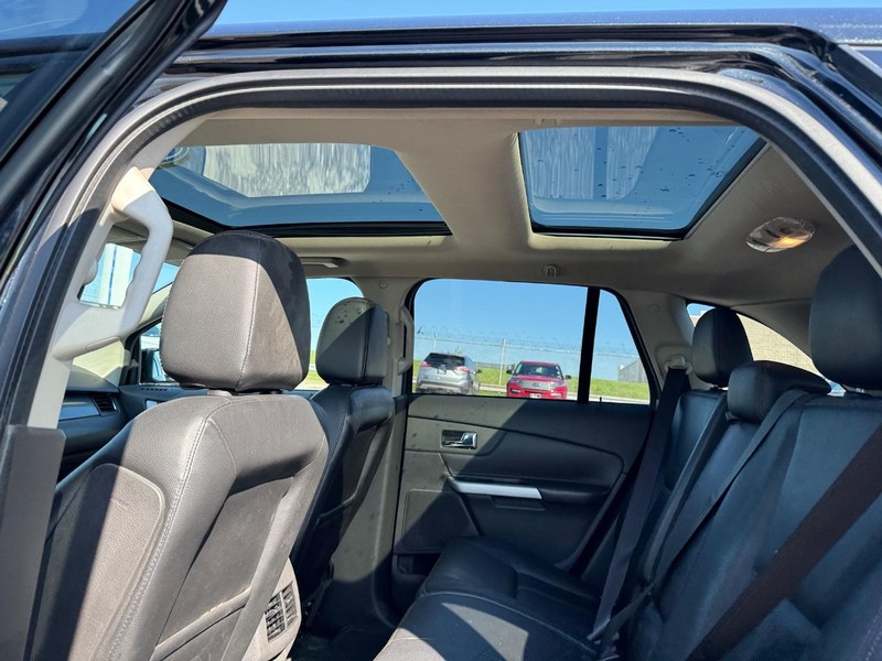 Ford Edge Vehicle Full-screen Gallery Image 13