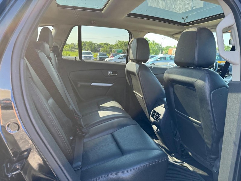 Ford Edge Vehicle Full-screen Gallery Image 14