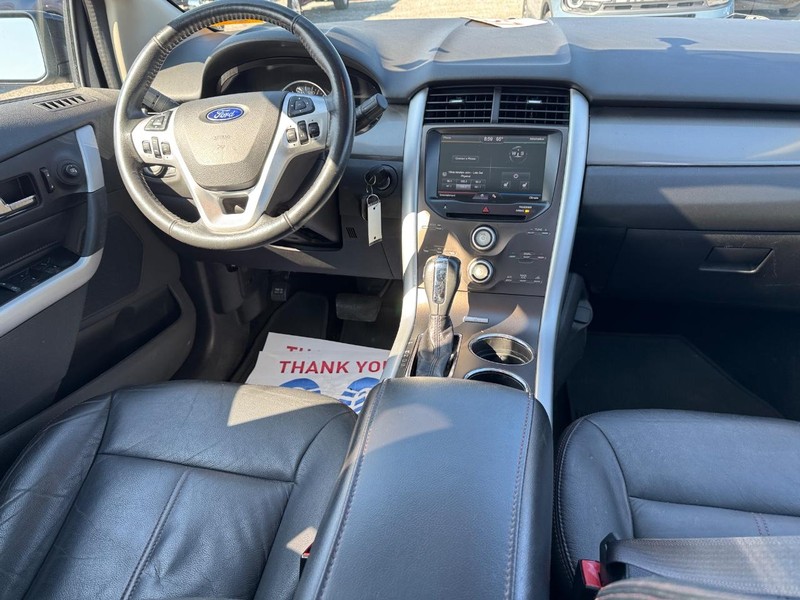 Ford Edge Vehicle Full-screen Gallery Image 16