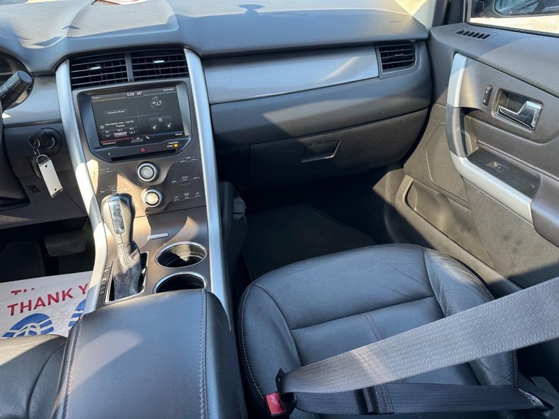 Ford Edge Vehicle Full-screen Gallery Image 17