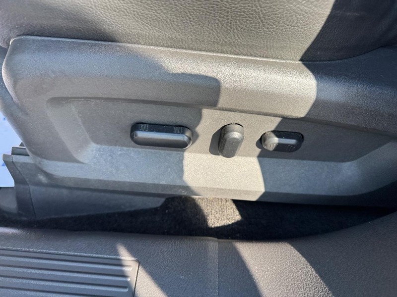 Ford Edge Vehicle Full-screen Gallery Image 18