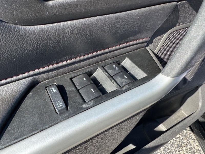 Ford Edge Vehicle Full-screen Gallery Image 19
