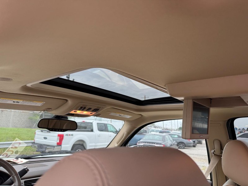 Chevrolet Tahoe Vehicle Full-screen Gallery Image 13