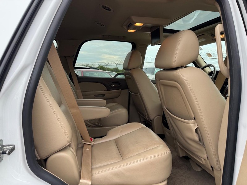 Chevrolet Tahoe Vehicle Full-screen Gallery Image 16