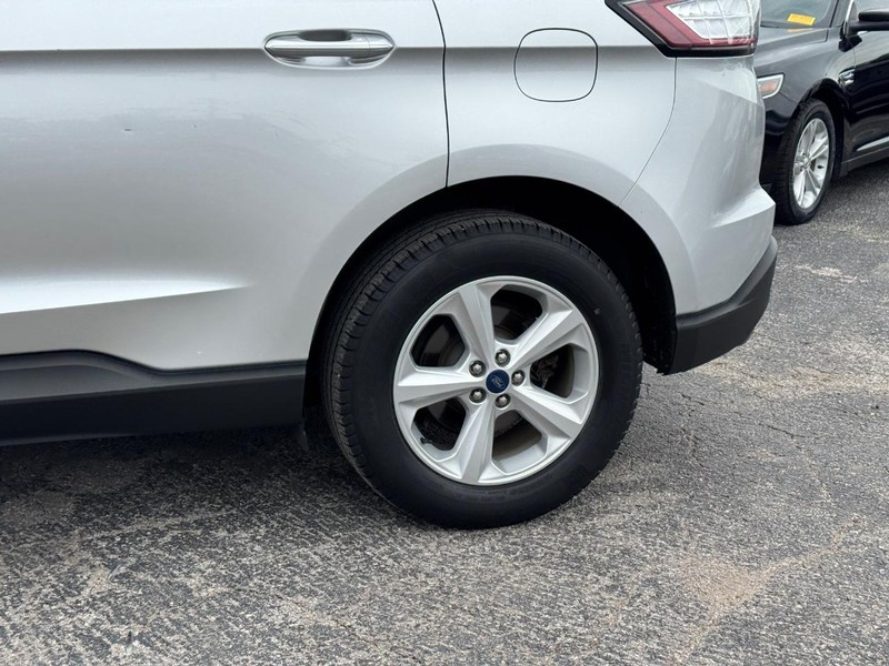 Ford Edge Vehicle Full-screen Gallery Image 11