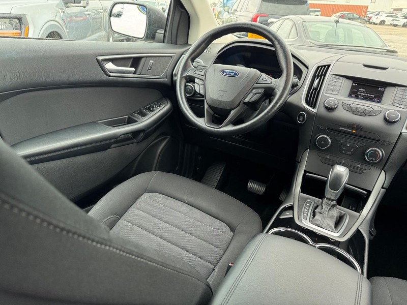 Ford Edge Vehicle Full-screen Gallery Image 14