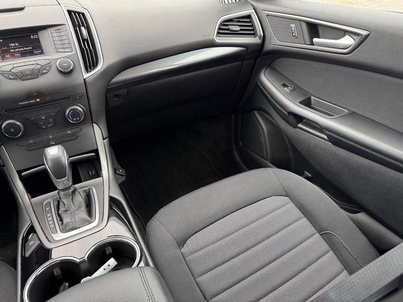 Ford Edge Vehicle Full-screen Gallery Image 16