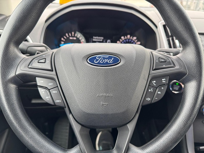 Ford Edge Vehicle Full-screen Gallery Image 19