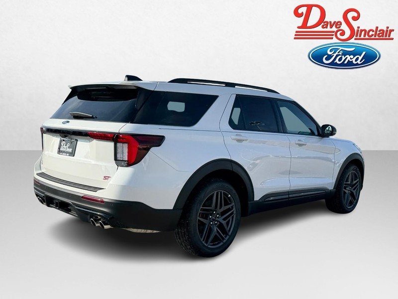 Ford Explorer Vehicle Full-screen Gallery Image 07