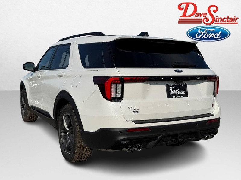 Ford Explorer Vehicle Full-screen Gallery Image 09
