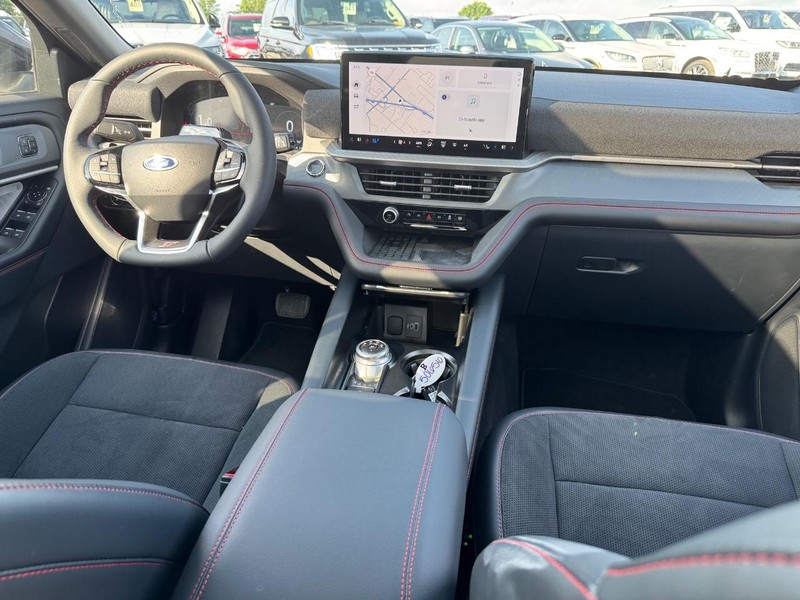 Ford Explorer Vehicle Full-screen Gallery Image 16