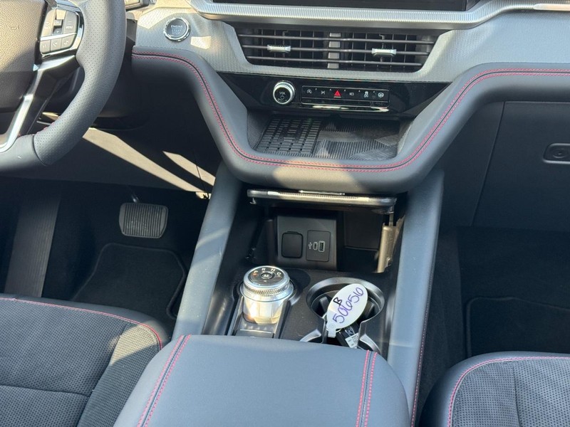 Ford Explorer Vehicle Full-screen Gallery Image 19