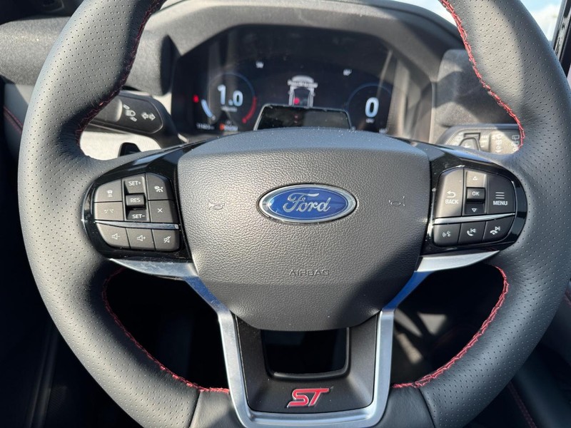 Ford Explorer Vehicle Full-screen Gallery Image 23
