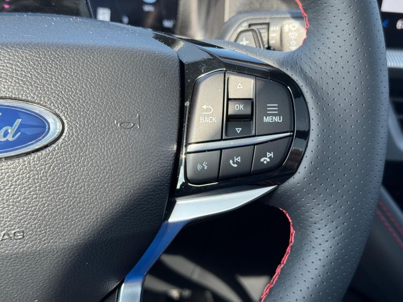 Ford Explorer Vehicle Full-screen Gallery Image 25