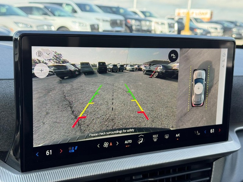 Ford Explorer Vehicle Full-screen Gallery Image 28