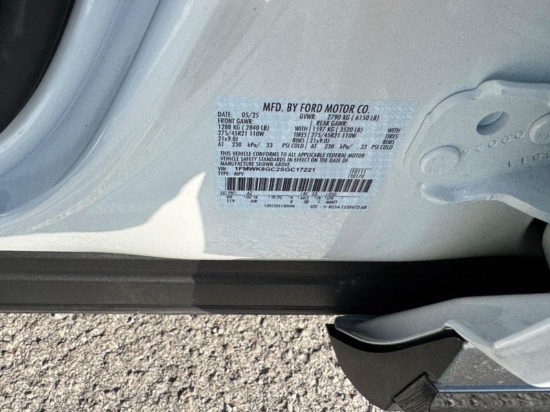 Ford Explorer Vehicle Full-screen Gallery Image 29