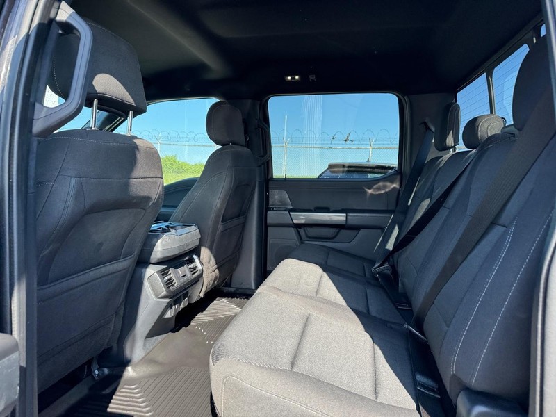 Ford F-150 Vehicle Full-screen Gallery Image 12