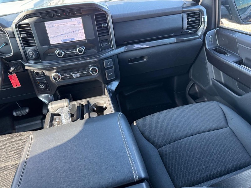 Ford F-150 Vehicle Full-screen Gallery Image 16