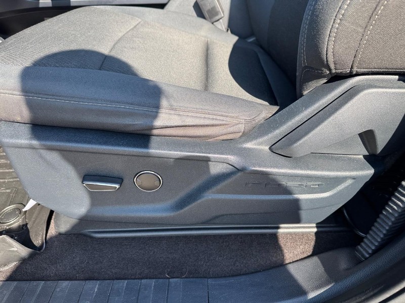 Ford F-150 Vehicle Full-screen Gallery Image 17