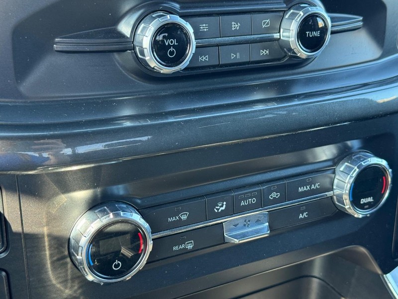 Ford F-150 Vehicle Full-screen Gallery Image 23