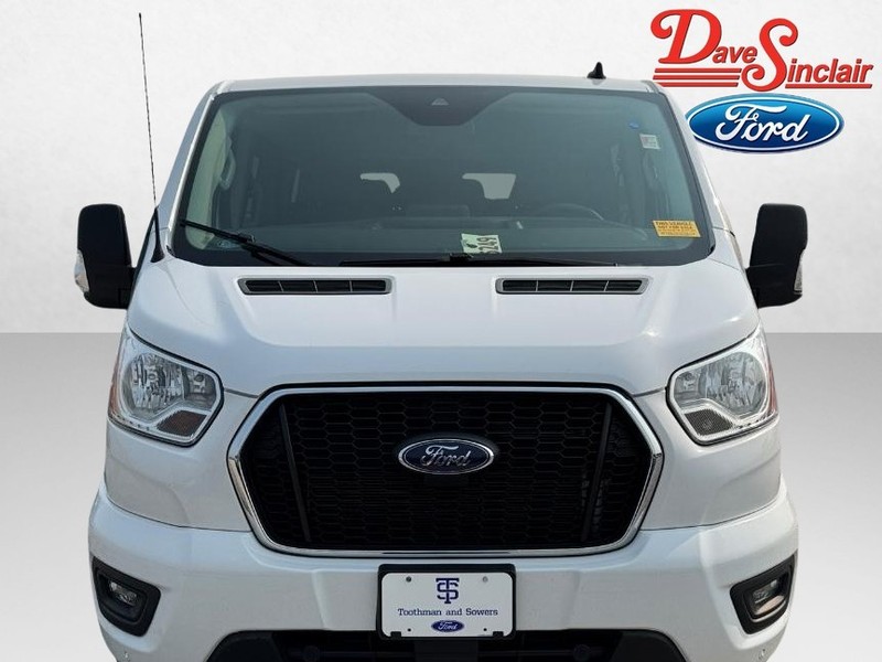 Ford Transit Passenger Wagon Vehicle Full-screen Gallery Image 02
