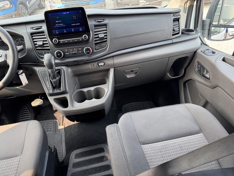 Ford Transit Passenger Wagon Vehicle Full-screen Gallery Image 16