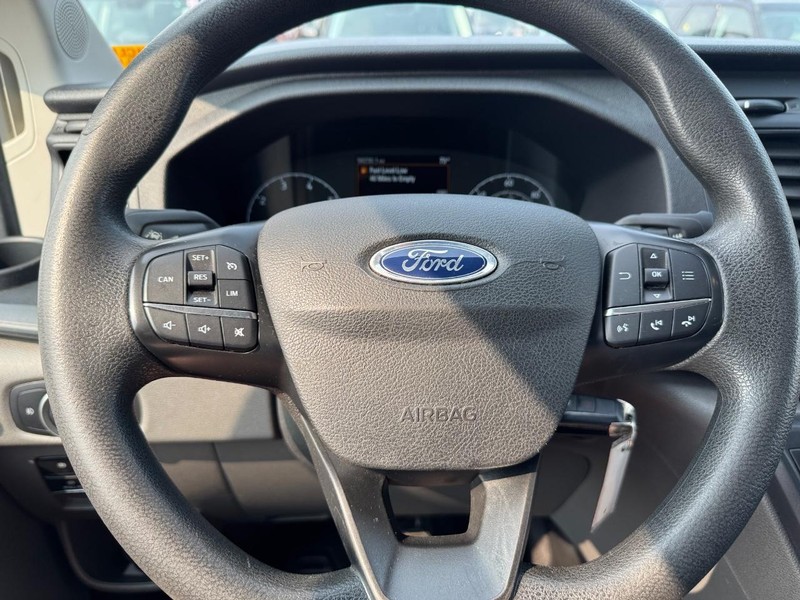Ford Transit Passenger Wagon Vehicle Full-screen Gallery Image 20