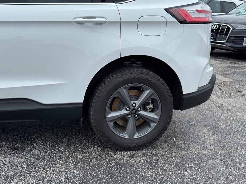 Ford Edge Vehicle Full-screen Gallery Image 11