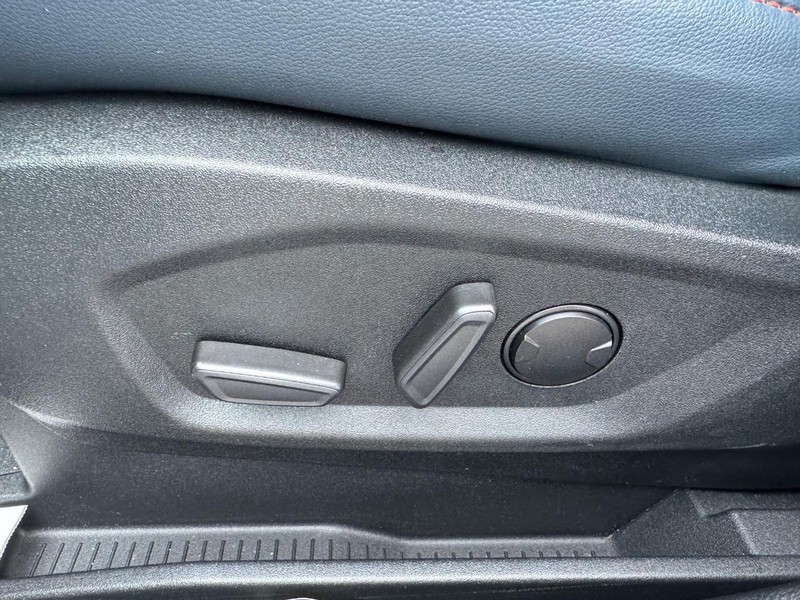 Ford Edge Vehicle Full-screen Gallery Image 17