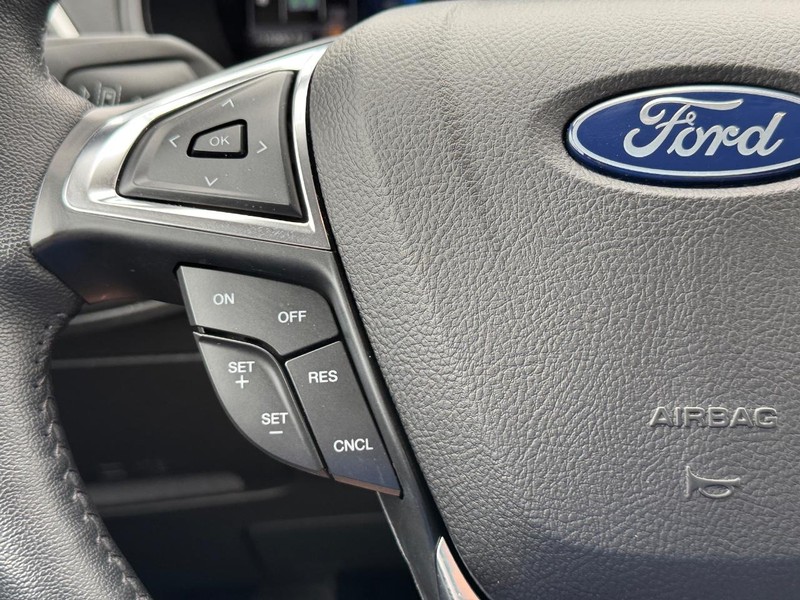 Ford Edge Vehicle Full-screen Gallery Image 19