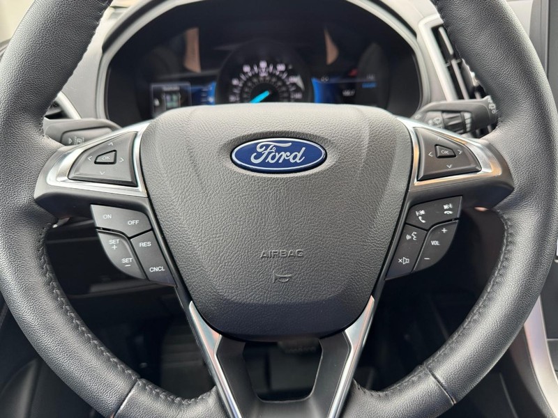 Ford Edge Vehicle Full-screen Gallery Image 20